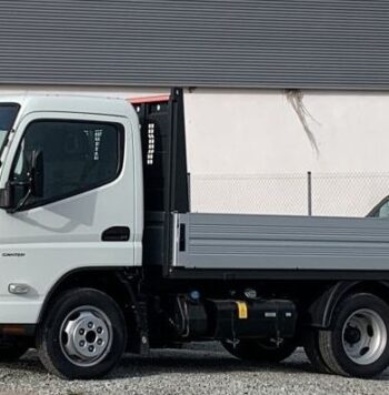 Furgón Fuso caja lateral de segunda mano en Molins de Rei, taller mecánico furgonetas Manfredi Motor