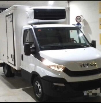 Furgoneta Iveco frigorífica frontal en el concesionario de furgonetas de segunda mano Manfredi Motor